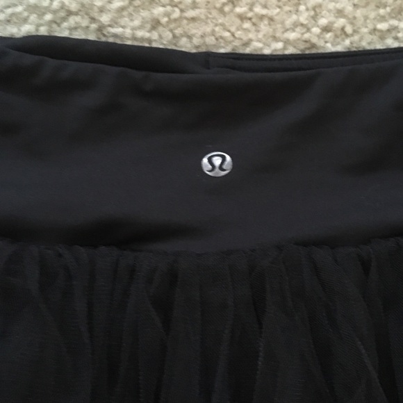 Extremely rare lululemon rehearsal tutu s/m - Picture 2 of 3